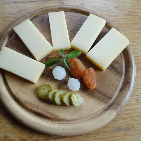 Berghaus Baregg بيت ريفي *