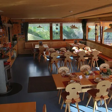 Berghaus Baregg Han/Misafirhane *